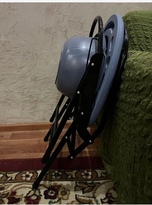 Продаю кресло -туалет стул