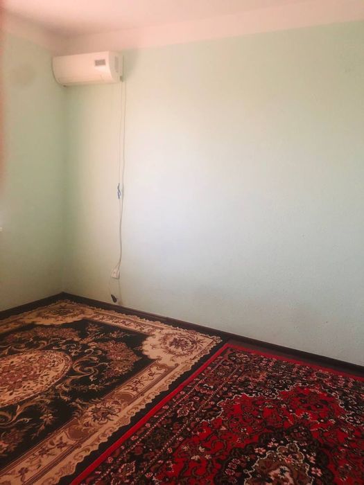 Dom uch etaj  uch xonali barcha jihozlari bor