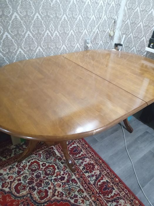 Продам стол малайзийский