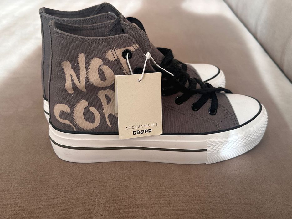 Високи гуменки Cropp нови