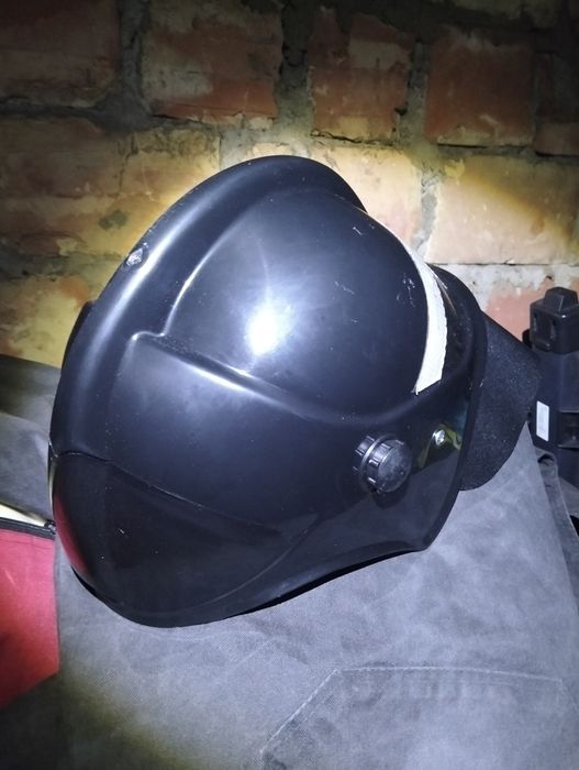 Шлема (каски) черные новые, белые, перчатки (краги),