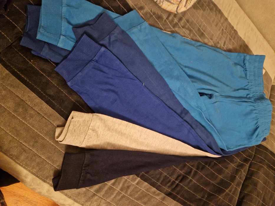 Vând set pantaloni H&M