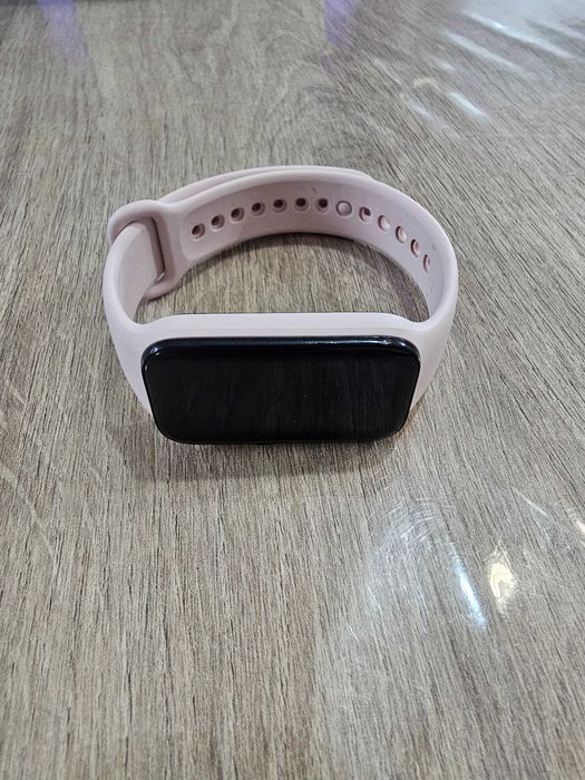 Смарт гривна Xiaomi Smart Band 8 Active – като нова