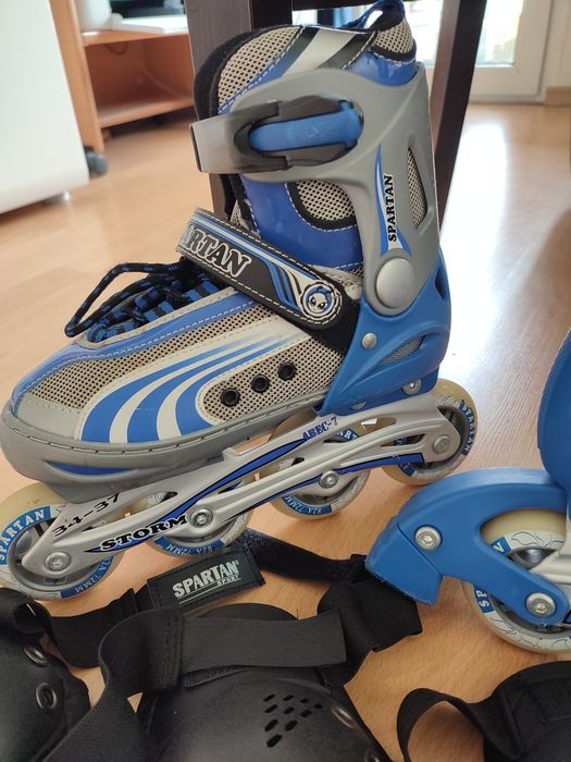 Продавам ролери SPARTAN с 2 чифта  наколенки и налакътници
