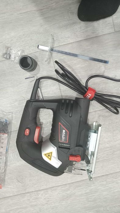 Электролобзик с лазером, новый