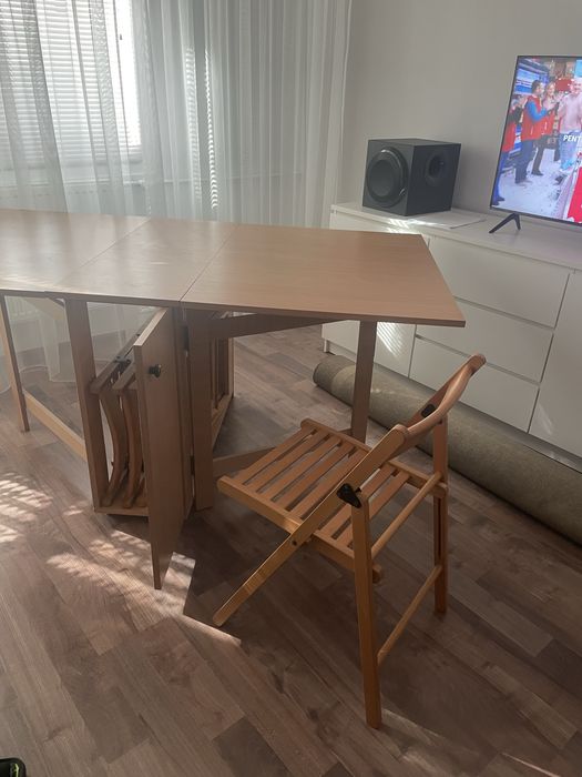 Masa  plianta  cu patru scaune incluse
