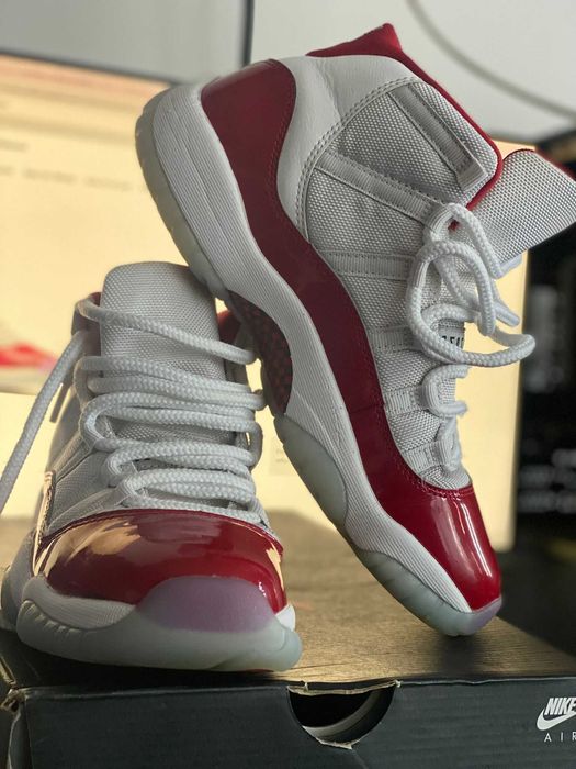Jordan Kids
Air Jordan 11 "Cherry 2022" sneakers