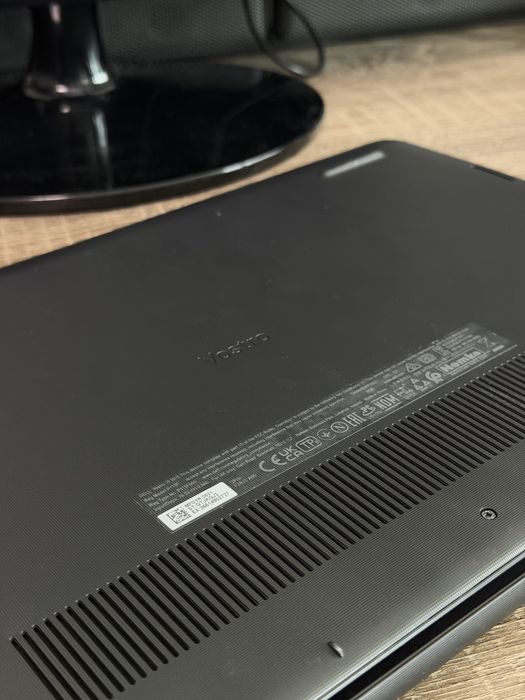 Dell Vostro 3515 Ryzen 7 / 512GB SSD / Отлично състояние