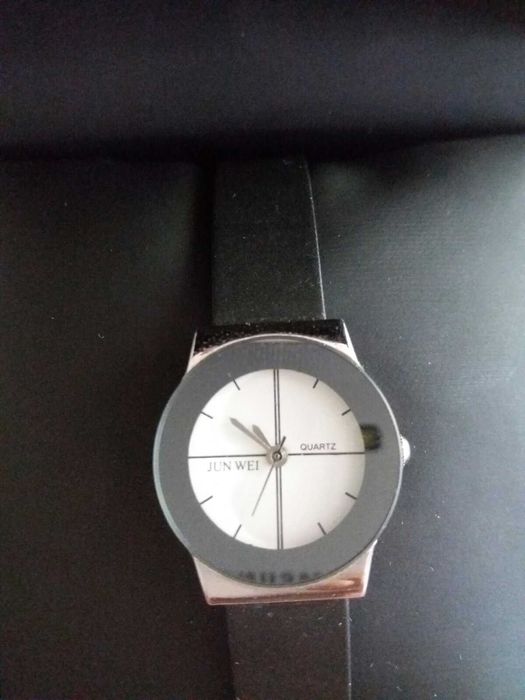 Дамски  часовник