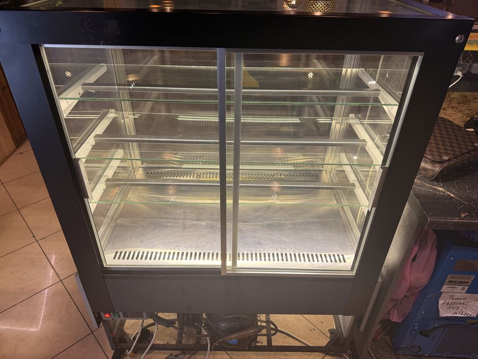 Витрина холодильник