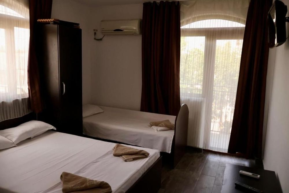 Camere de închiriat Costineșt Beach please organizam petrecer majorate ,i