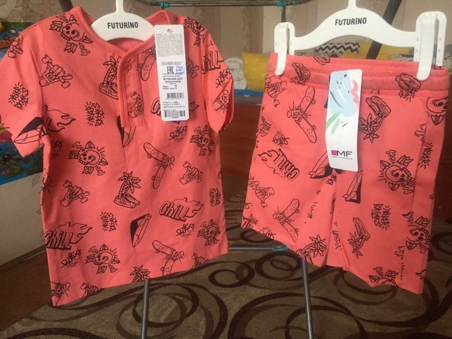 Новыц костюм на мальчика 98 р