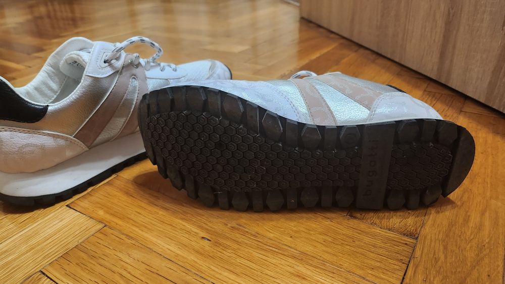 Маратонки Bugatti