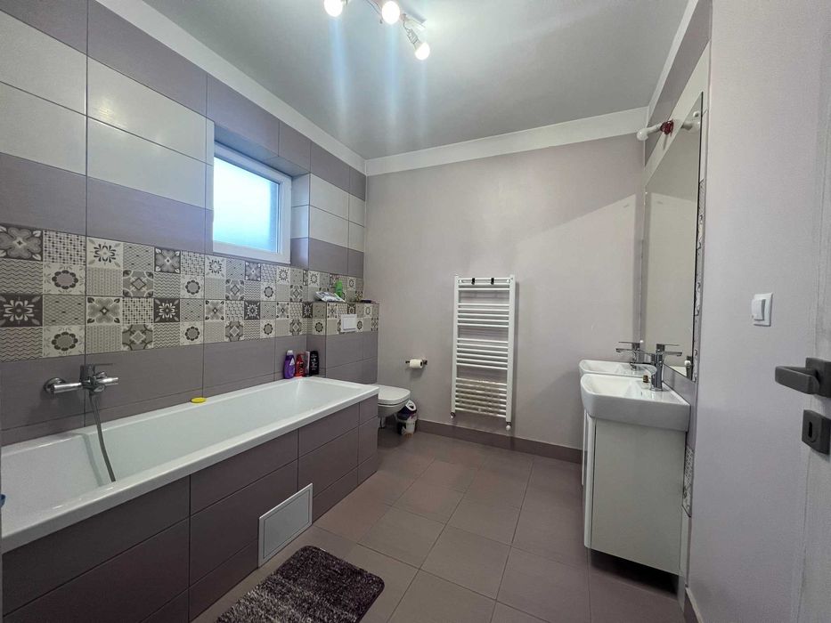 PF vand  casă individuală spațioasă – 181 mp utili și garaj inclus, str. Oasului