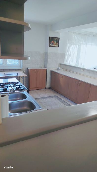 Inchiriez ap. cu 3 camere, 2 balcoane, Zona C.R.Vivo