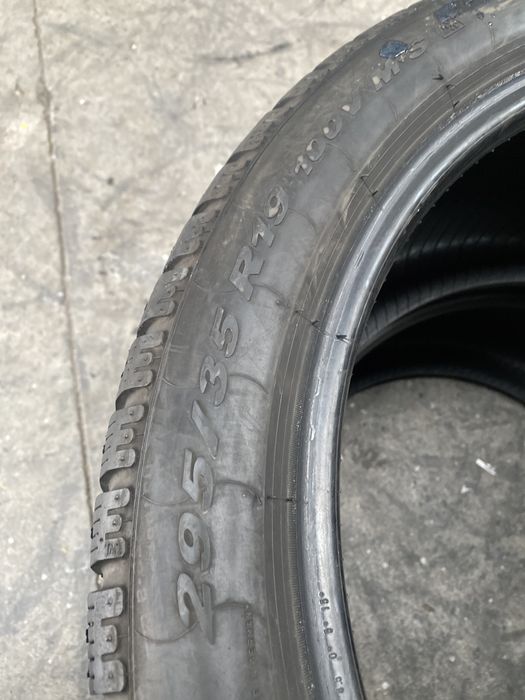 295/35/19 Pirelli