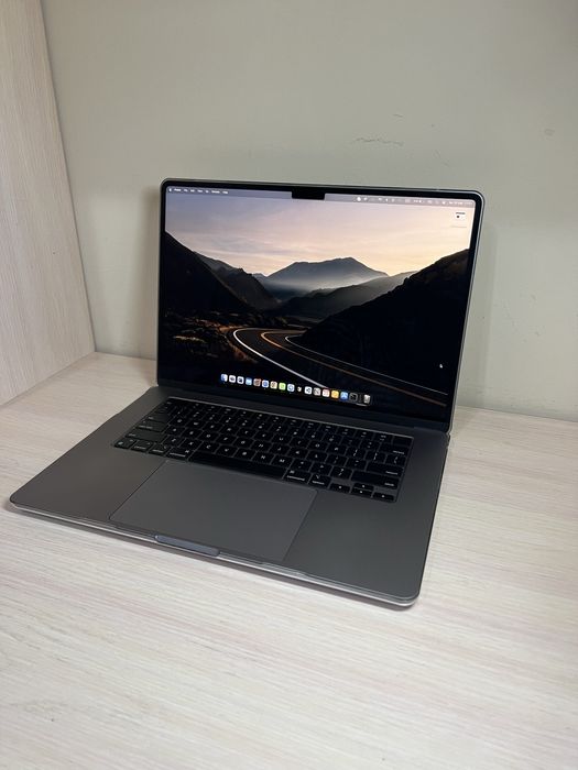 Macbook Air M2, на 15.6 дюймов