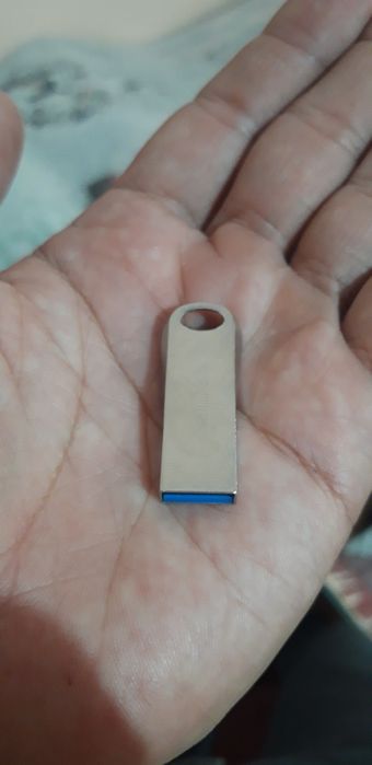 Fleshka sotiladi 32 gb