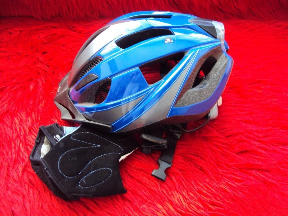 Велосипедна каска със сигнални лампички