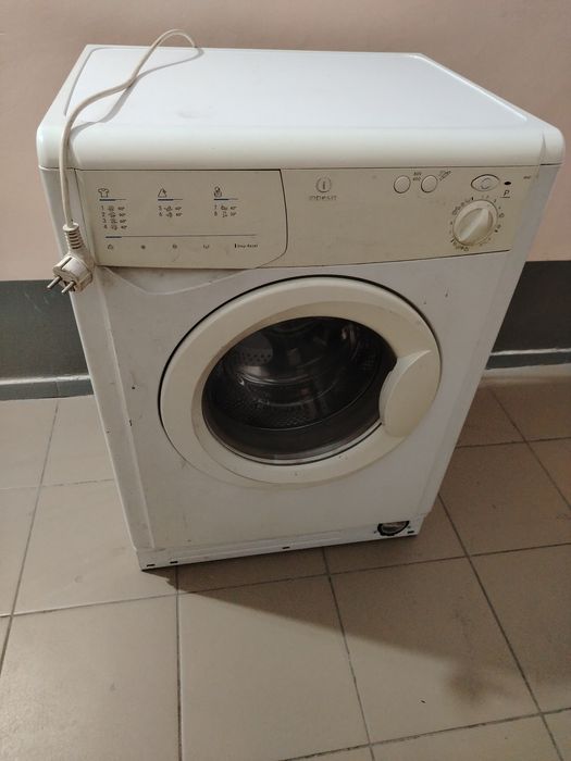 Продам стиральную машину Indesit