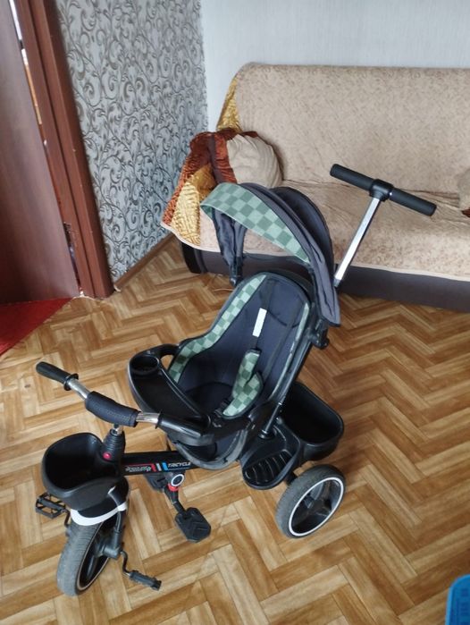 Детский велосипед с ручкой