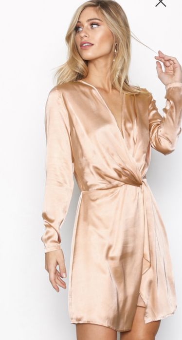 Нова рокля NLY Trend