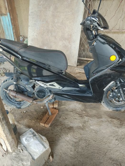 Скутер сотилади!