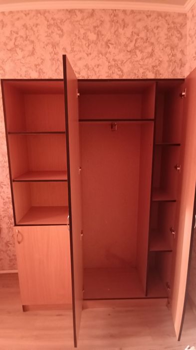 Продам два шкафа б/у
