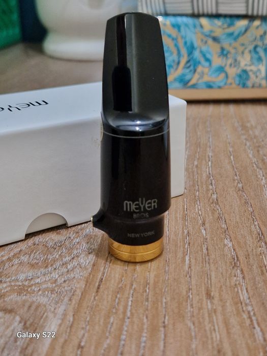 Vind mustiuc saxofon Meyer nr6 cu doză.
