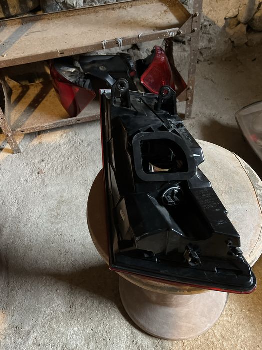 Skoda Superb 2017 kombi 15-19 ляв стоп 2бр.