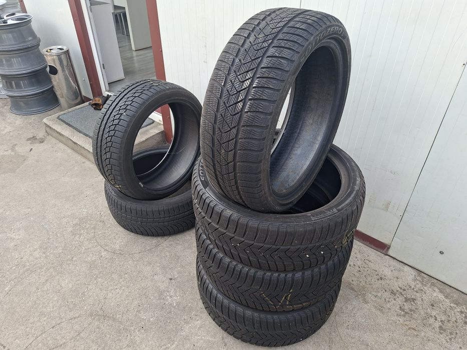 175 lei bucata! Anvelope M+S/IARNA 225 40 r19 Nokian si 225 40 r19 Pirelli