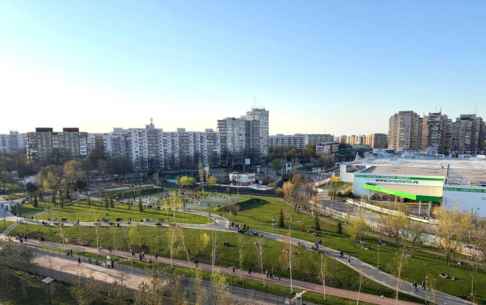 Proprietar inchiriez garsoniera moderna si linistita, vedere parc in Exigent Plaza Faza 2, locatie excelenta langa parc, metrou si mall