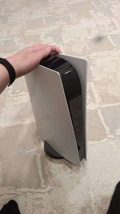 Пс 5 почти новая