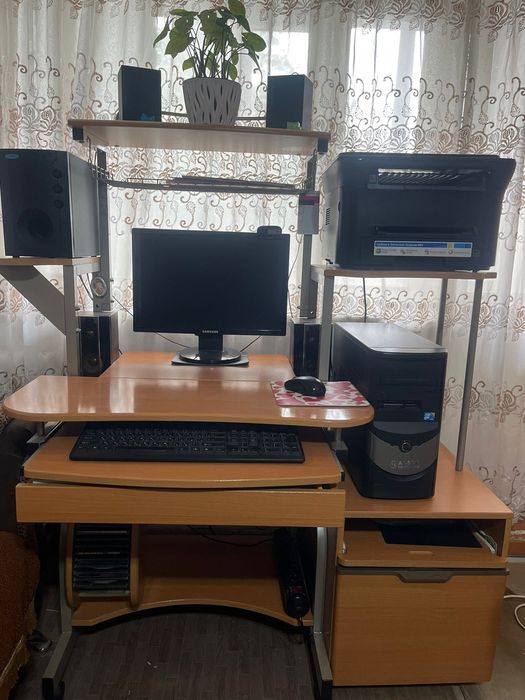 Продам компьютерный стол