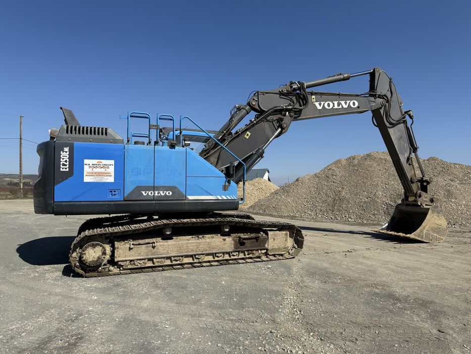 Excavator pe senile VOLVO EC250ENL