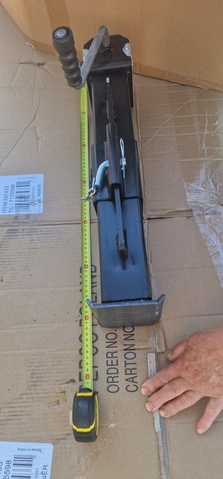 Picior sprijin remorca Sarcina maxima	8000 Kg
Inaltime minima	65 cm
Di