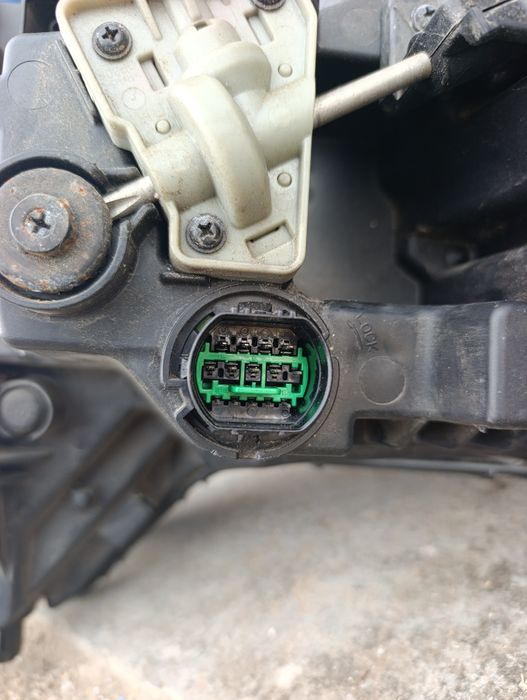 Фара правый стороне Кия карнавал