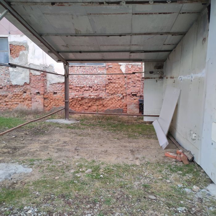 Închiriez convenabil spațiu comercial