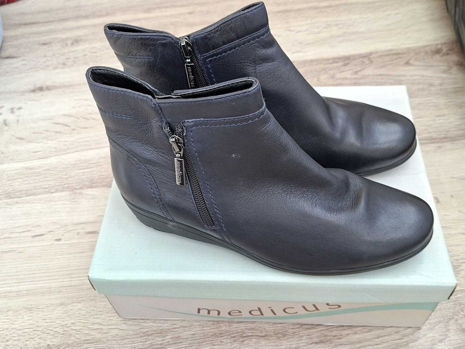 Botine Medicus negre din piele naturala cu fermoar marime 40 noi