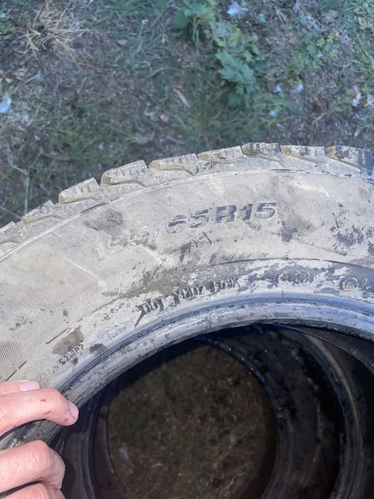 Продам шины зимние комплект 15