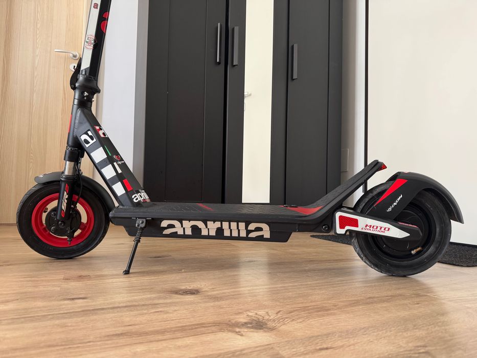 Trotinetă electrică Aprilia esr2