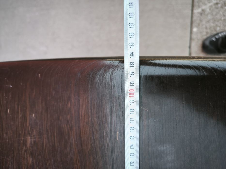 Масивна дървена маса