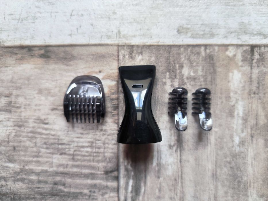 Тример/машинка PHILIPS за нос, уши и вежди за мокра и суха употреба -