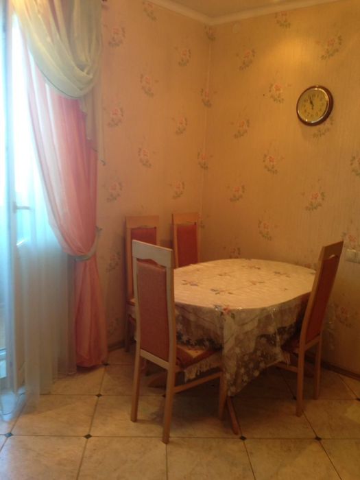 Продам стол и стулья (Польша)