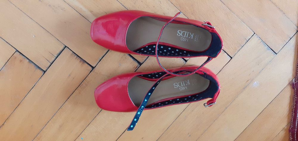 Marks and spencer -лачени обувки 32 номер