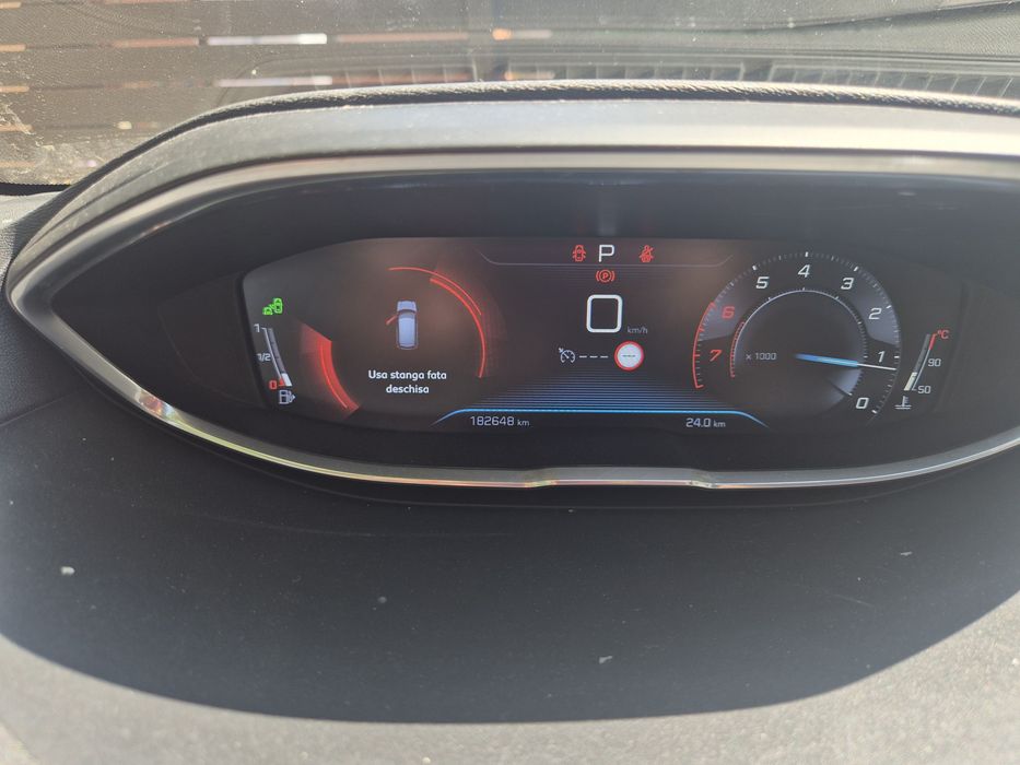 Masina peugeot 3008