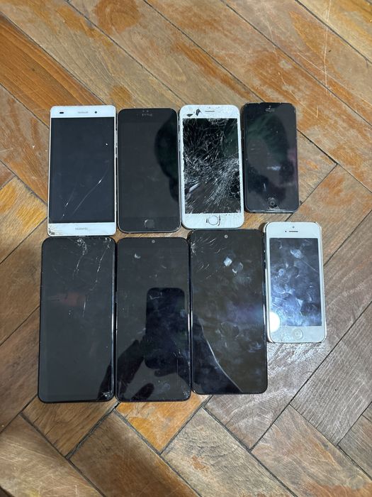 Lot telefoane pentru piese