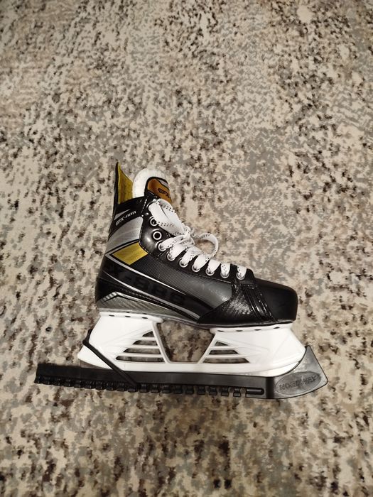 Хоккейные коньки