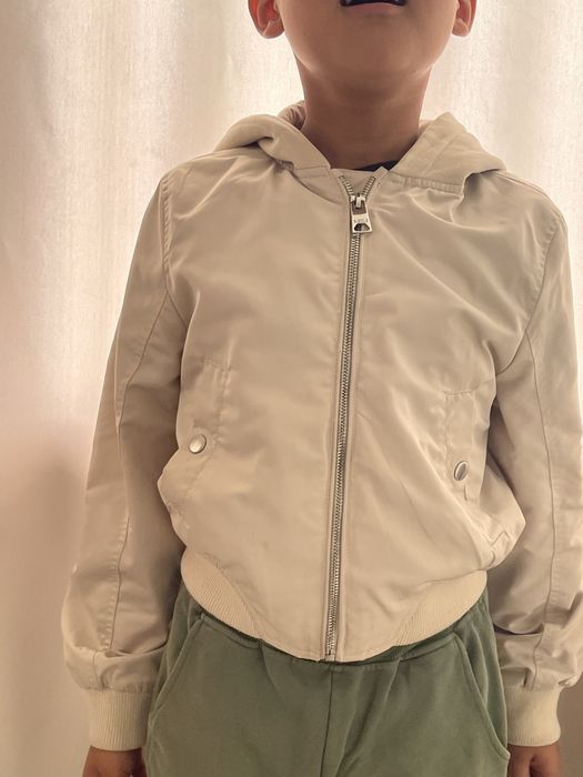 Бомбер-ветровка на девочк