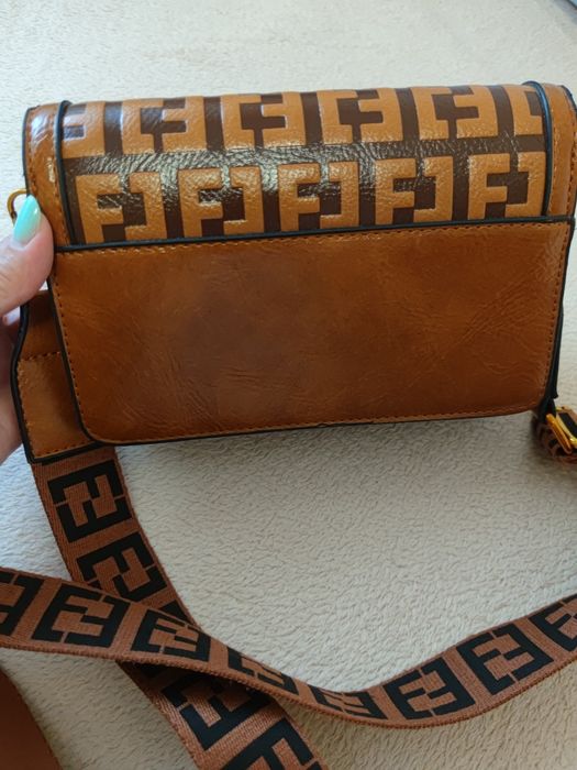 Geanta crosby calitativa